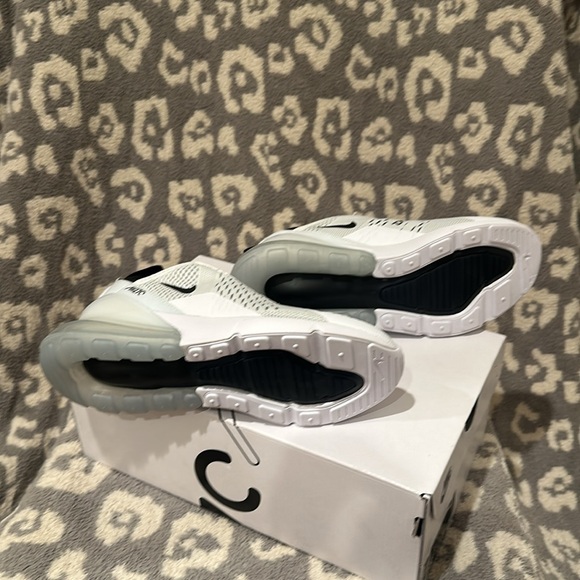 NIKE AIR MAX 270 CASUAL SHOES 😍 WHITE/BLACK 😍 NEW & NEVER WORN 😍 - Picture 14 of 17